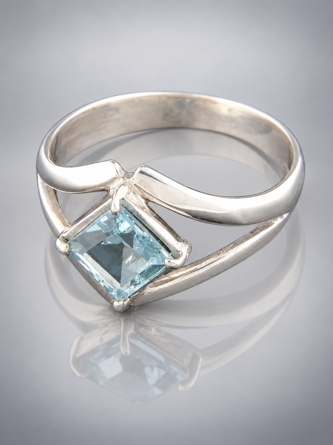 Blue Topaz Ring - Sterling Silver