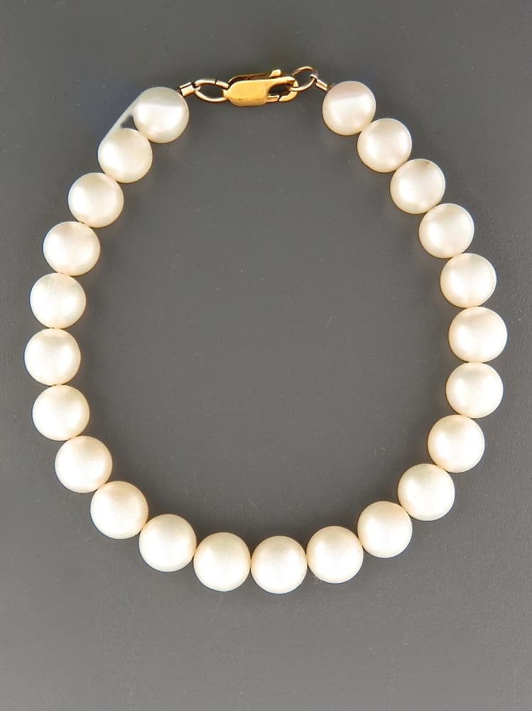 8mm white Pearl Bracelet with Gold clasp - YW8B