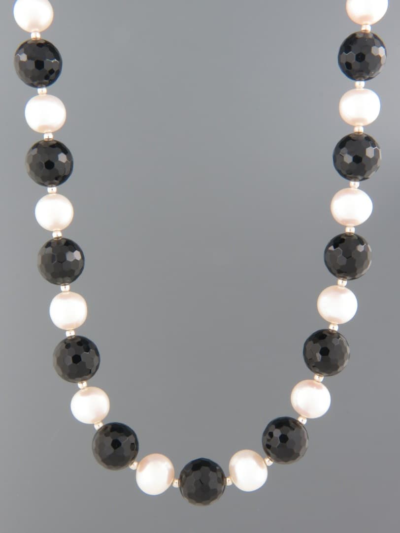 Onyx & Pearl Necklace - 10mm round stones
