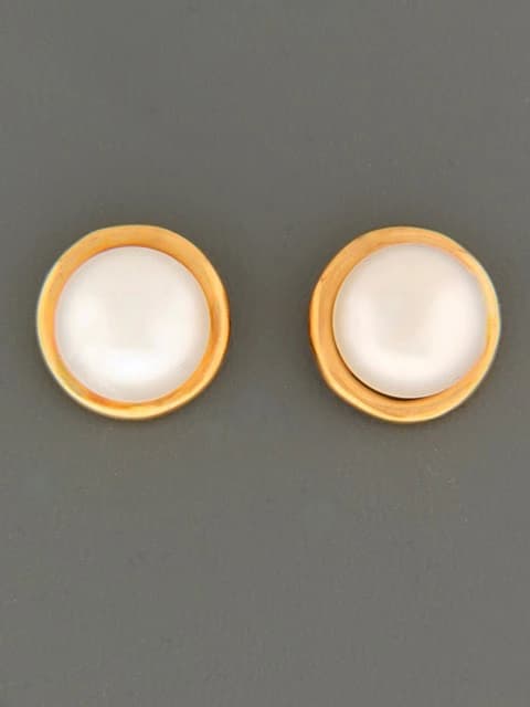 10mm white Pearl stud Earrings - Gold Vermeil