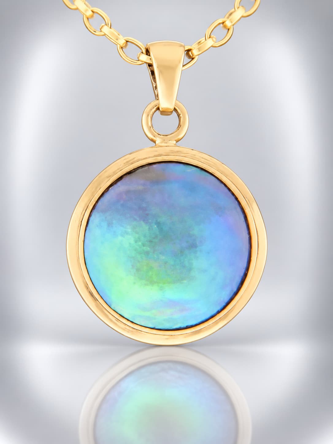 Gold blue pearl pendant