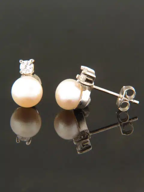 7mm White Pearl stud Earrings - Sterling Silver